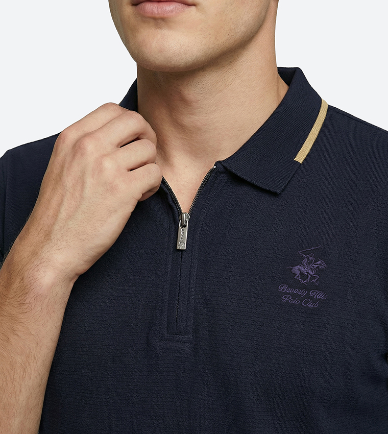 تيشيرت بولو كم قصير بشعار مطرز  