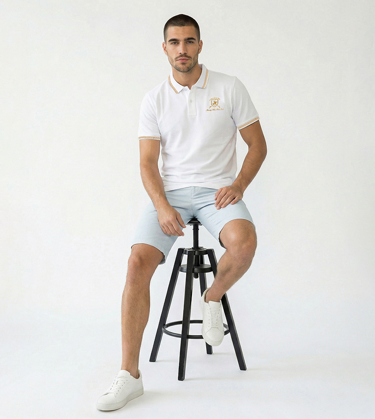 تيشيرت بولو كم قصير بشعار مطرز  