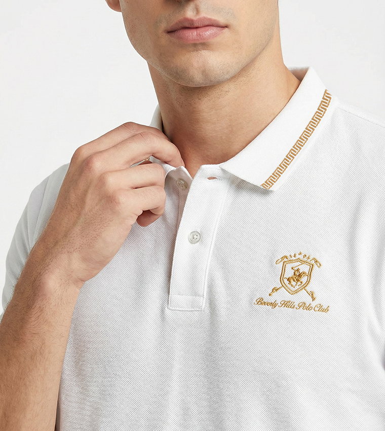 تيشيرت بولو كم قصير بشعار مطرز  