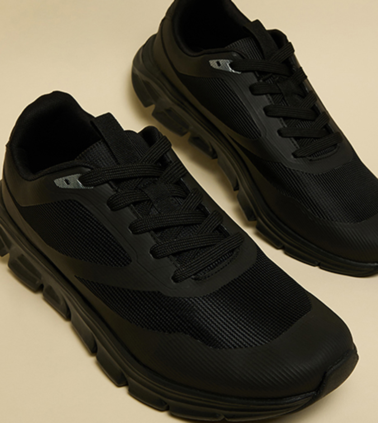 Textured Running Shoes