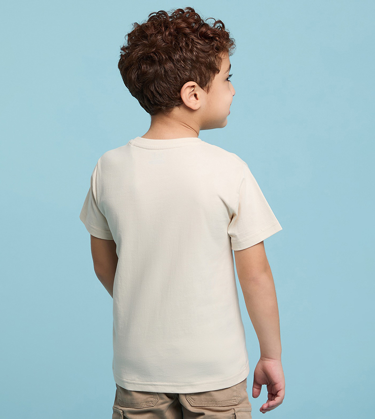 تيشيرت كم قصير بطبعة برقبة مستديرة 