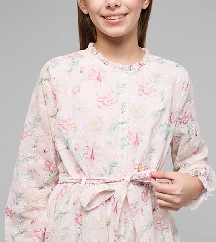 فستان مطرز بكم طويل 