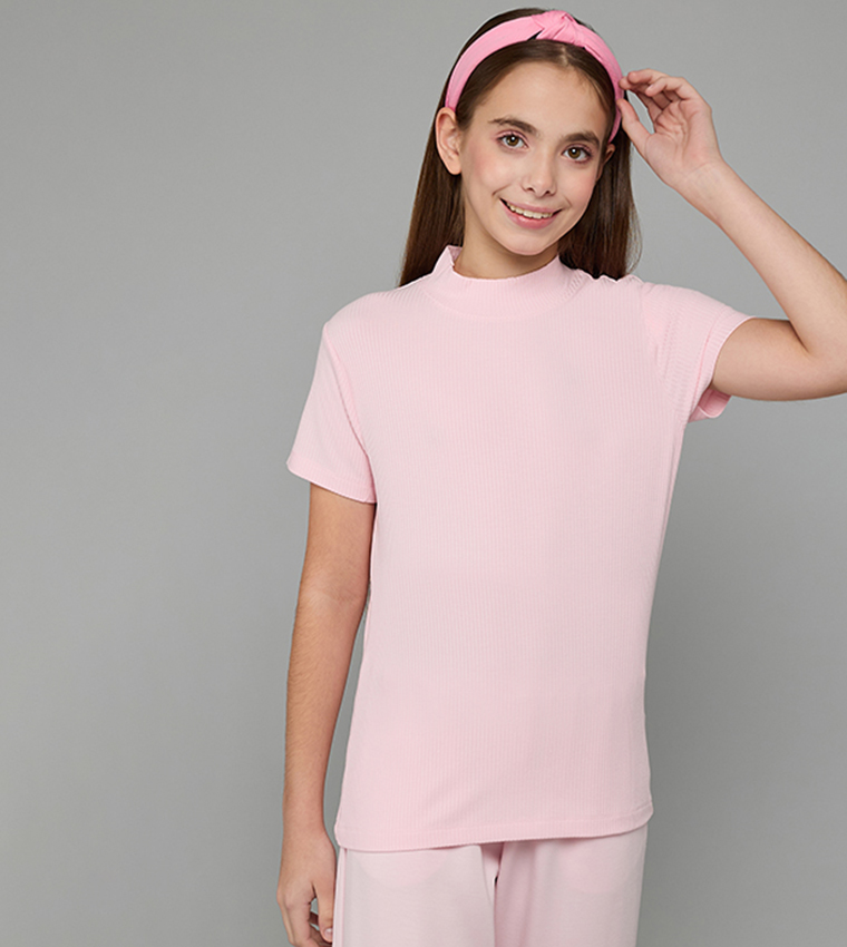 توب مرن بقبة عالية وكم قصير 