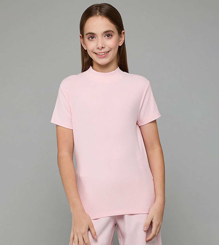 توب مرن بقبة عالية وكم قصير 