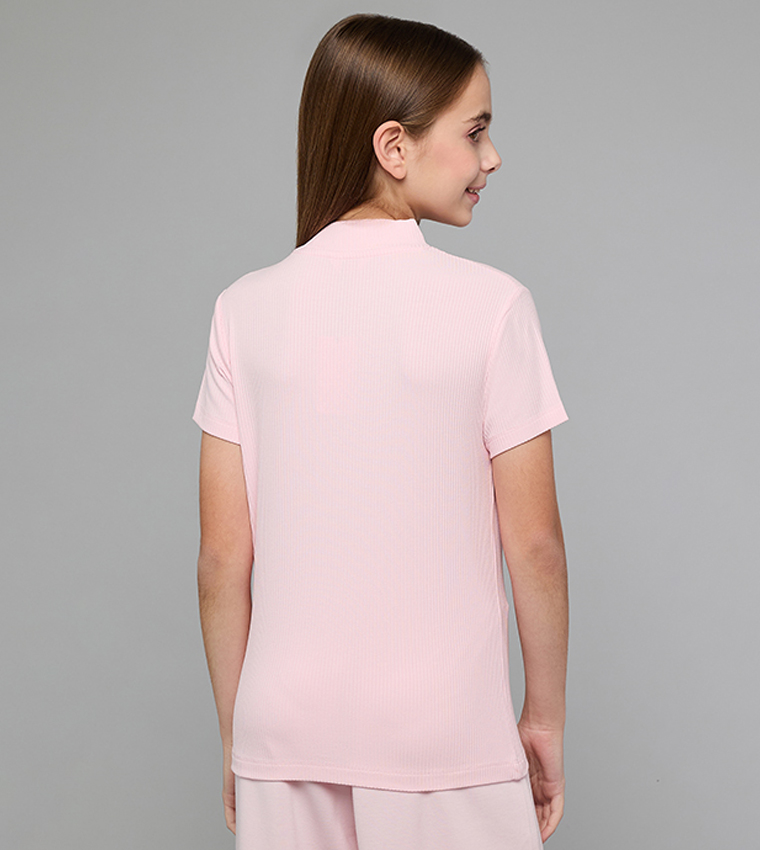 توب مرن بقبة عالية وكم قصير 