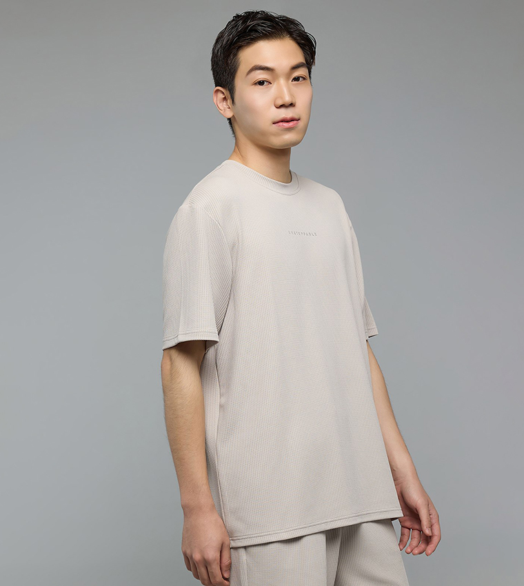 تيشيرت كم قصير بقبة مستديرة 