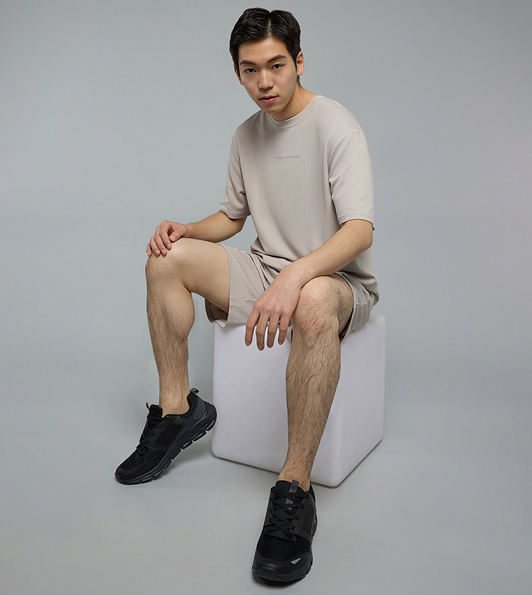 تيشيرت كم قصير بقبة مستديرة 