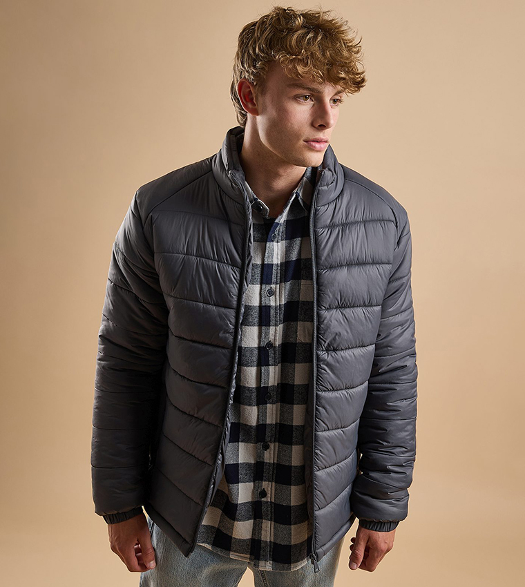 Quilted Puffer Jacket with Zipper Closure