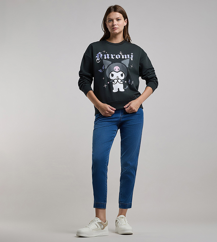 سويتشيرت بياقة مستديرة وكم طويل 