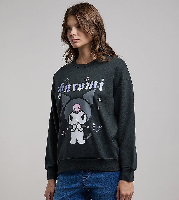 سويتشيرت بياقة مستديرة وكم طويل 