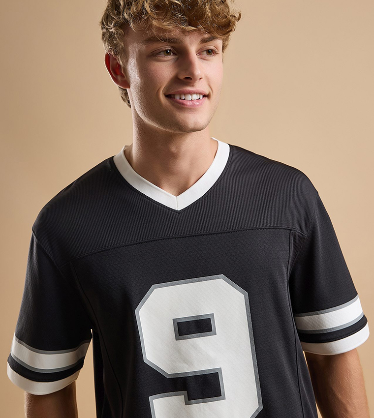 Print Detail Active T-Shirt with V-Neck and Short Sleeves