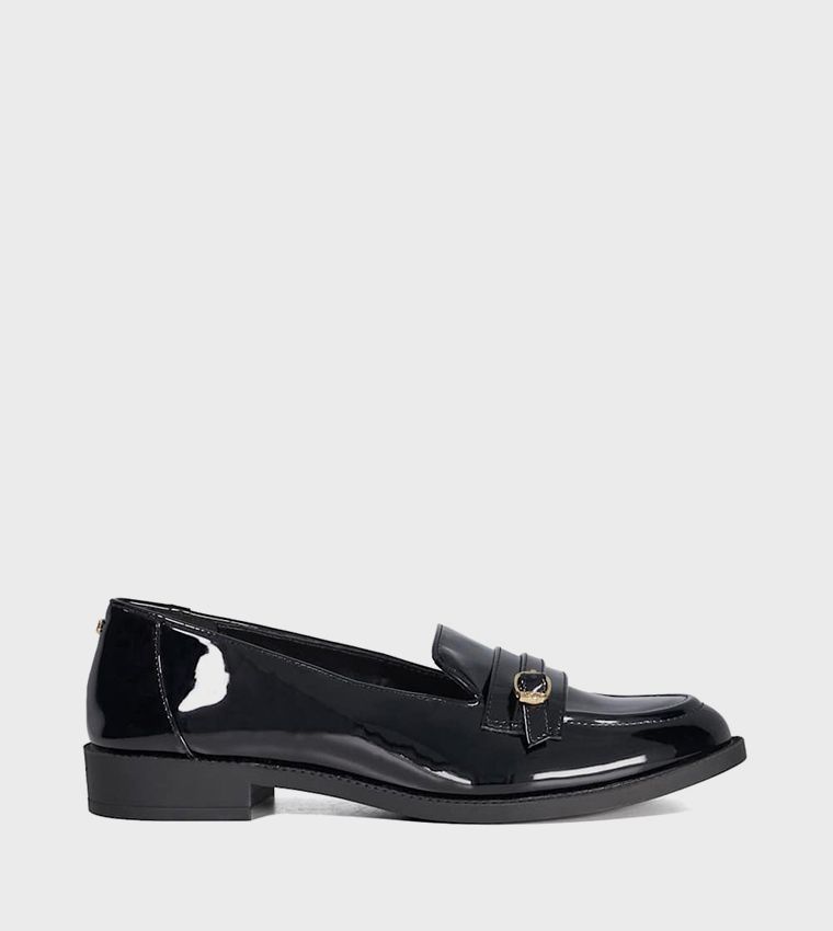 GLOBING Glossy Buckle Detail Slim Loafers