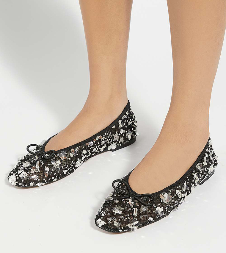 باليرينا مزينة بالترتر