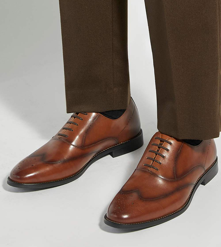 SHAAY Textured Lace-Up Brogues