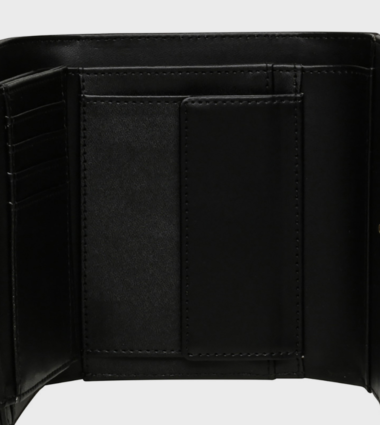 محفظة ثلاثية الطي بأكسسوار معدني 