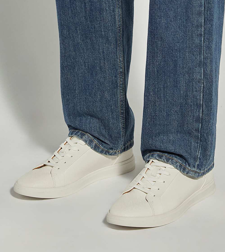 سنيكرز سادة برباط