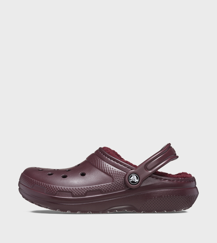 Maroon on sale fuzzy crocs