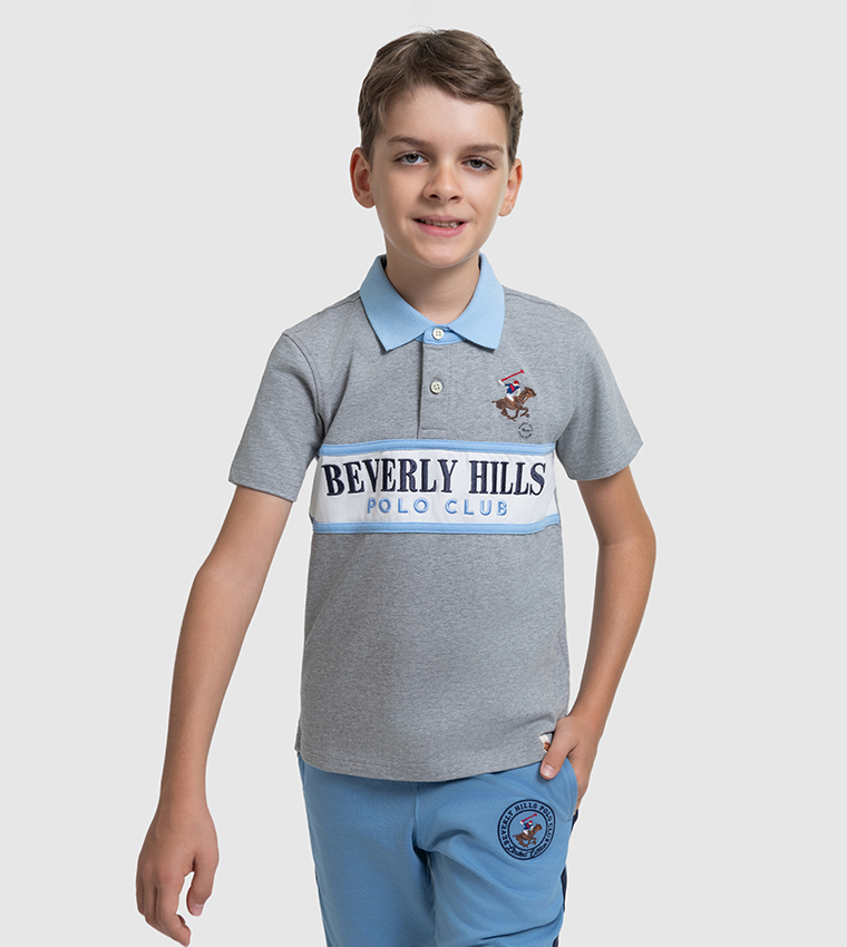 تيشيرت بولو بأكمام قصيرة مزين بشعار