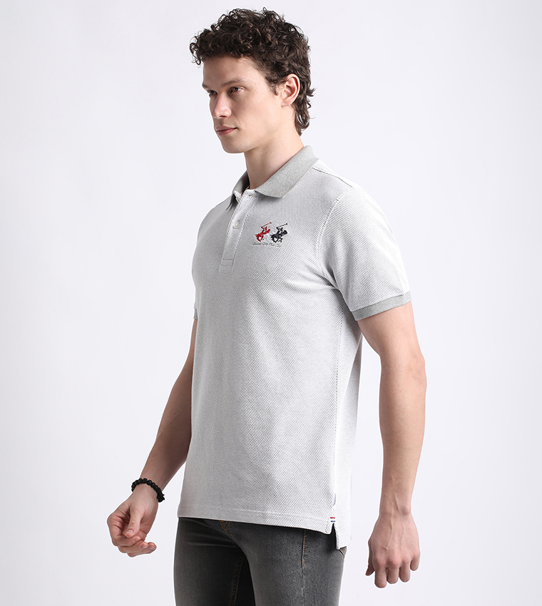 تيشيرت بولو مطرز بشعار العلامة التجارية بأكمام قصيرة