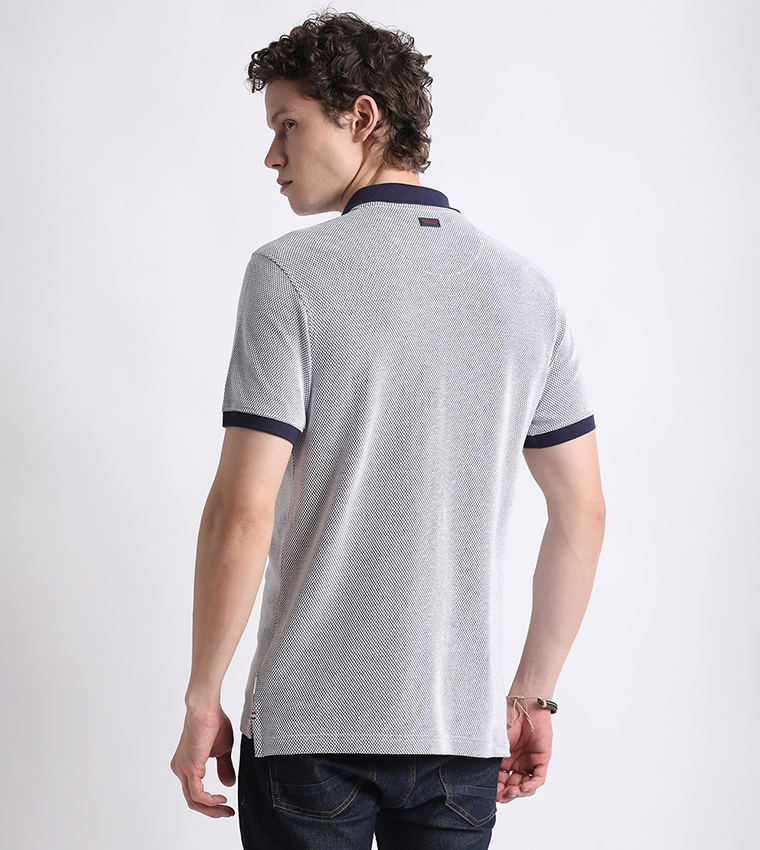 تيشيرت بولو مطرز بشعار العلامة التجارية بأكمام قصيرة