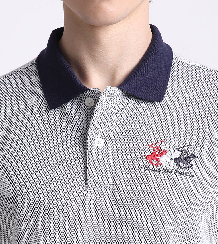 تيشيرت بولو مطرز بشعار العلامة التجارية بأكمام قصيرة