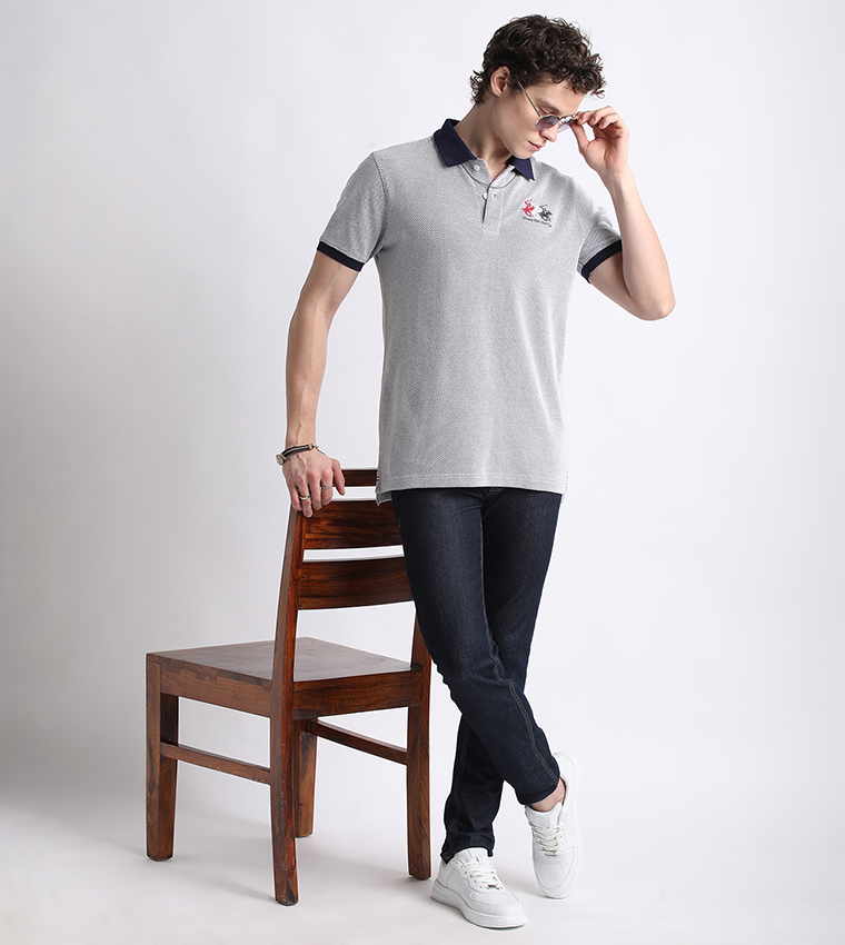 تيشيرت بولو مطرز بشعار العلامة التجارية بأكمام قصيرة