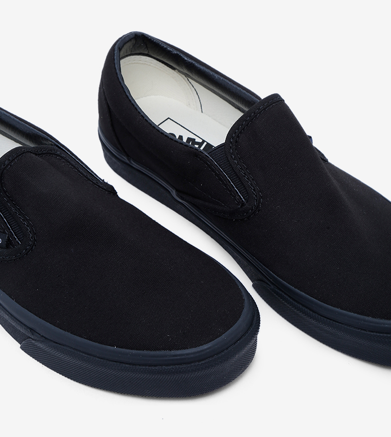 Buy Vans Ua Classic Slip On Sneakers Black In Black 6thStreet Saudi Arabia