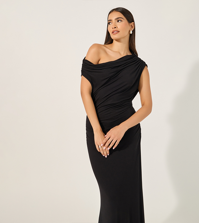 فستان ماكسي ضيق بكتف واحد