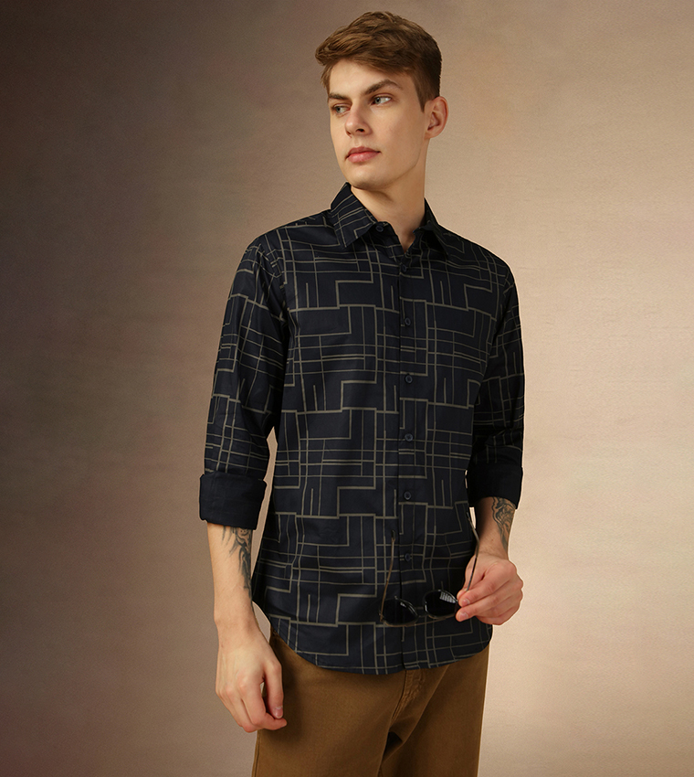 Printed Regular Fit Spread Collar Curved Hem Shirt