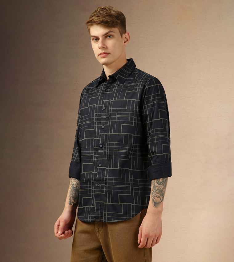 Printed Regular Fit Spread Collar Curved Hem Shirt
