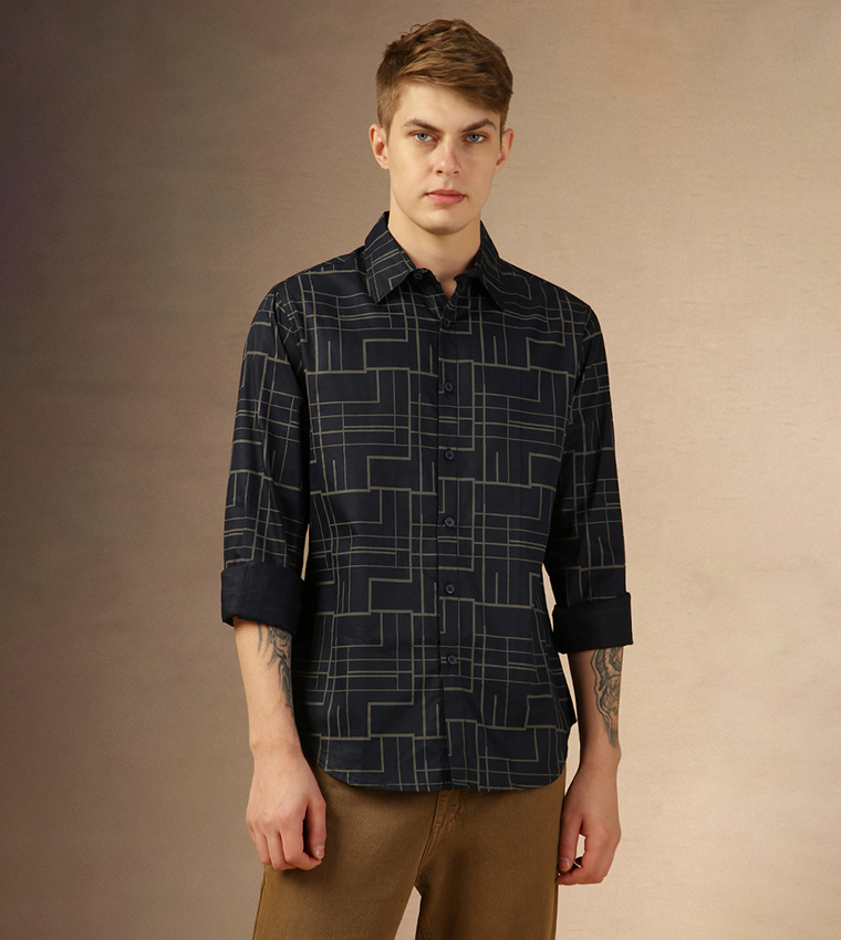 Printed Regular Fit Spread Collar Curved Hem Shirt