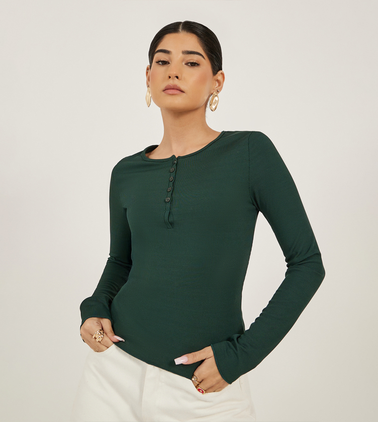 Slim Fit Buttoned Crew Neck Top