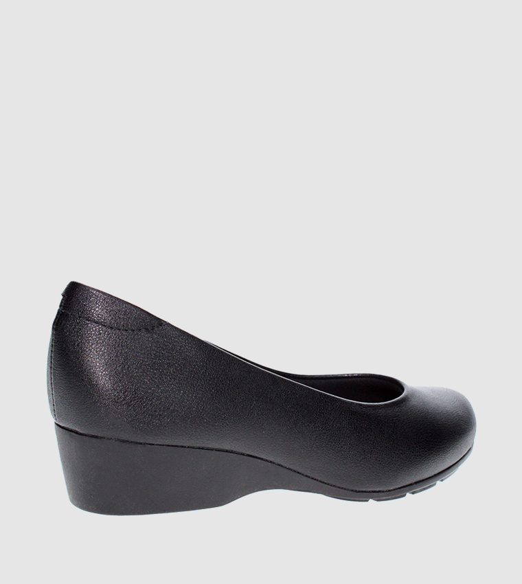 ARI Flatfrom Round Toe Pumps