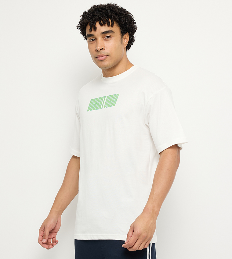 تيشيرت رجالي اوفرسايز بقبة مستديرة وطبعة خلفية