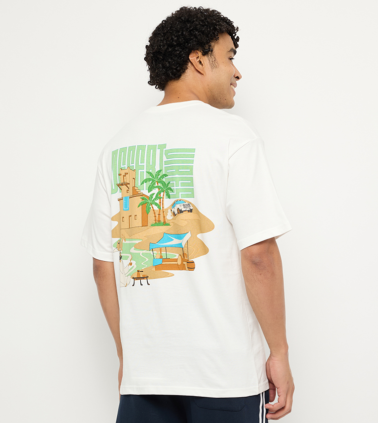 تيشيرت رجالي اوفرسايز بقبة مستديرة وطبعة خلفية