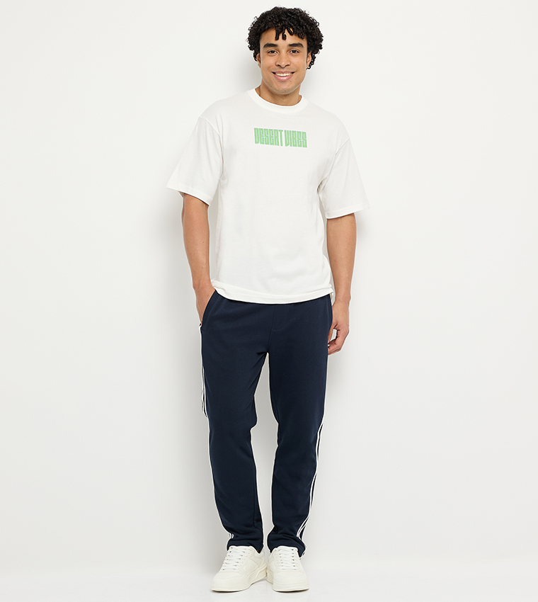 تيشيرت رجالي اوفرسايز بقبة مستديرة وطبعة خلفية