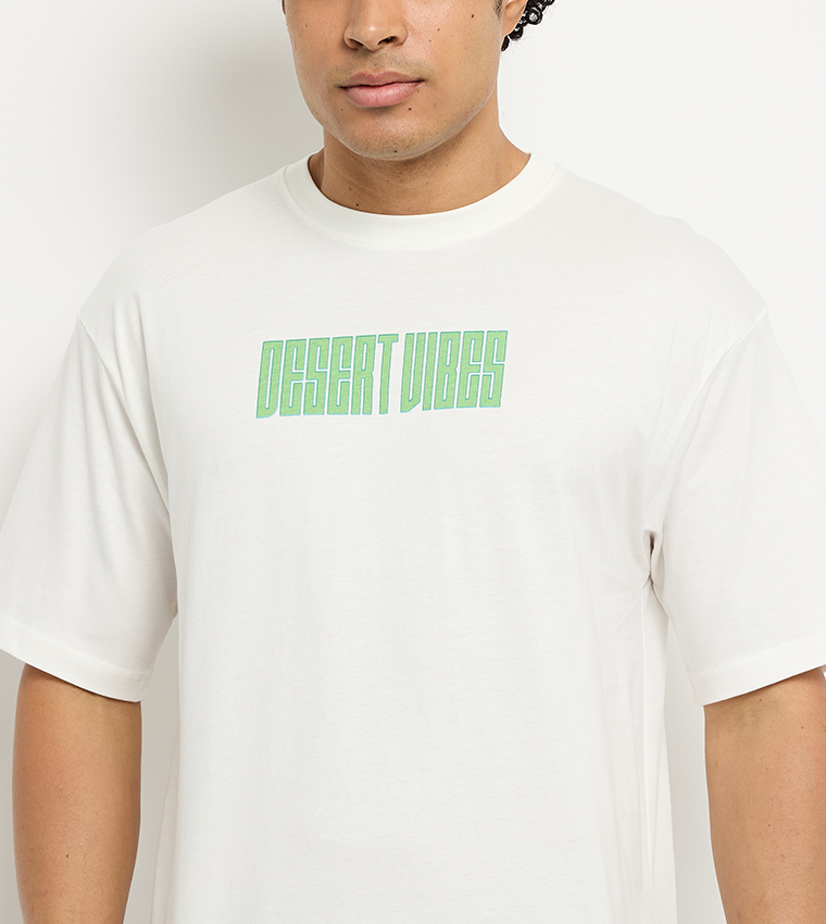 تيشيرت رجالي اوفرسايز بقبة مستديرة وطبعة خلفية