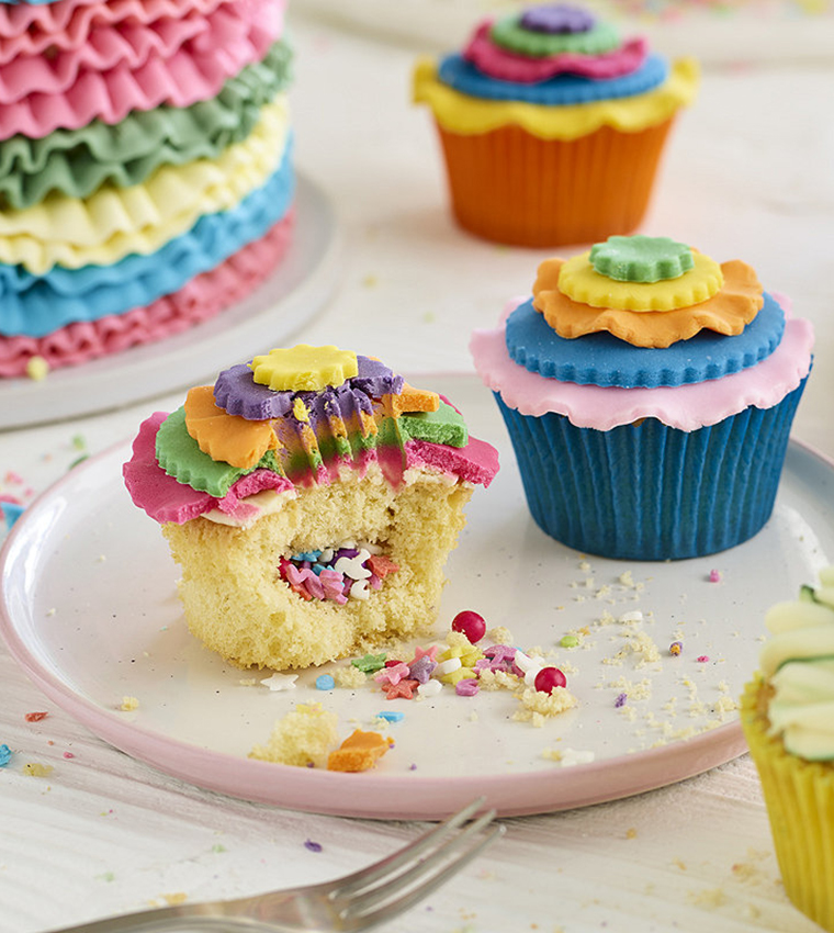 Buy Lakeland 12 Hole Deep Bun Tin In Multiple Colors 6thStreet UAE