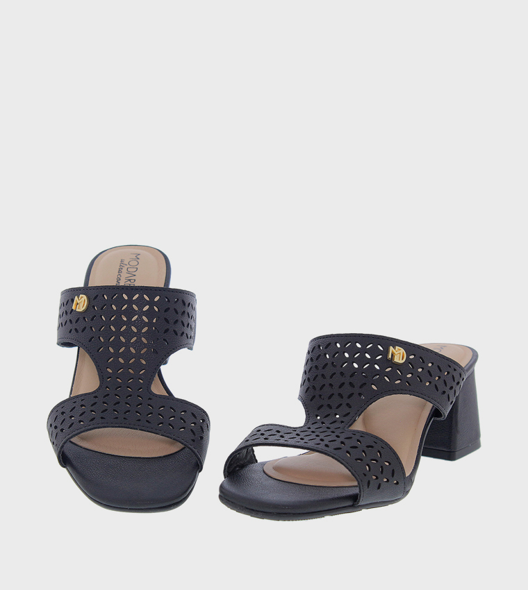 صندل بكعب عريض 