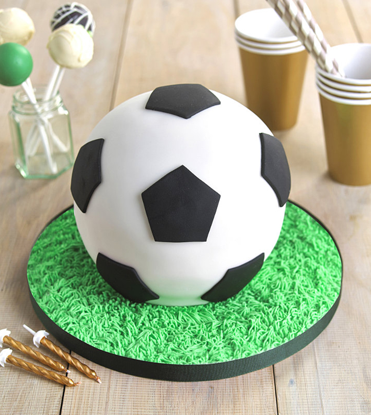 День рождения футбола год. Торт в форме мяча. Торт футбольный мяч для мальчика. Торт в стиле футбол для мальчика. Торт в виде футбольного мяча.