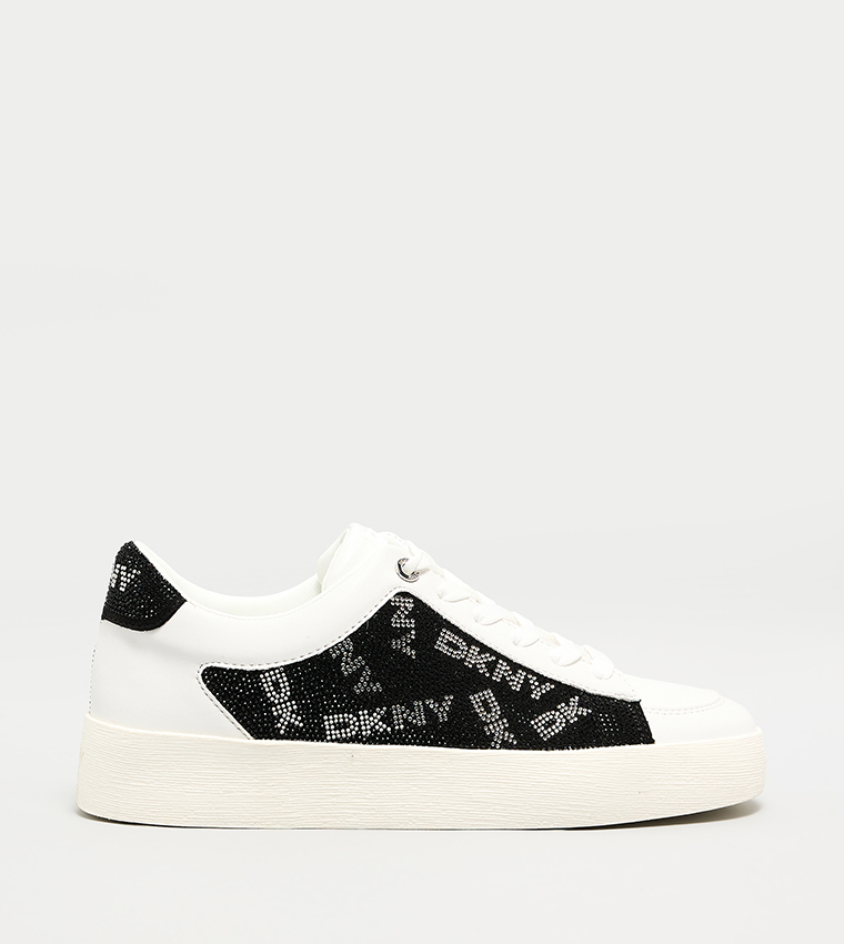 سنيكرز برباط وطبعة الشعار 