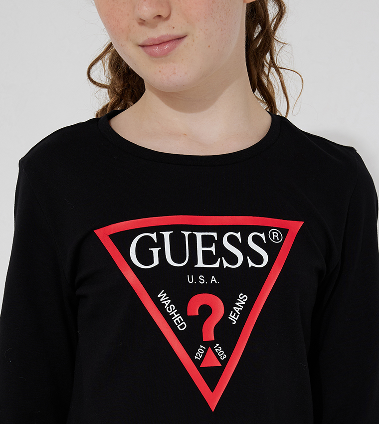 فستان بأكمام طويلة مطرز بشعار الماركة