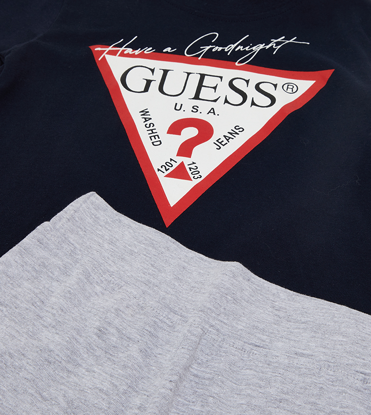 Guess hotsell clothing logo