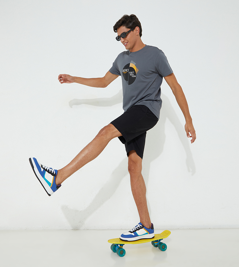 تي شيرت كاجوال بأكمام قصيرة