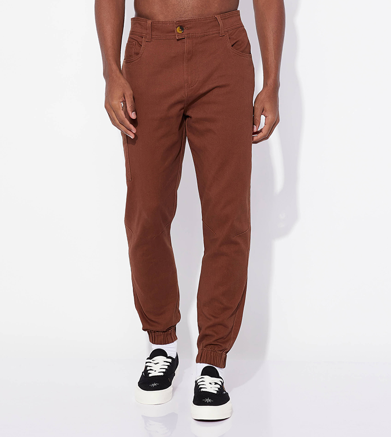 بنطال تشينو بقصة ضيقة