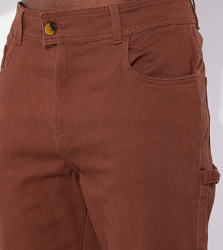 بنطال تشينو بقصة ضيقة