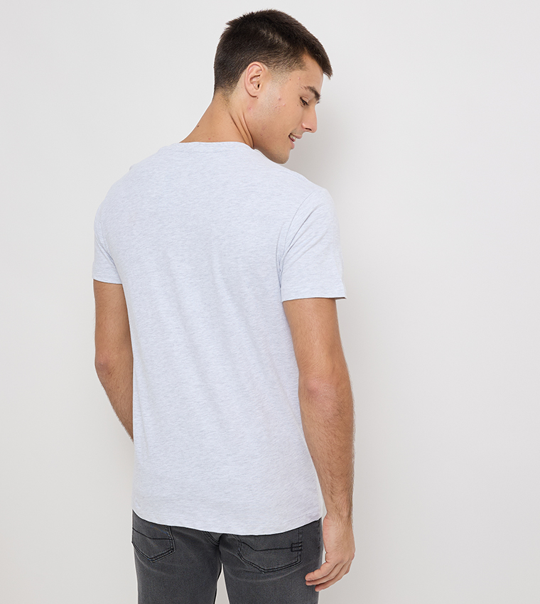 تيشيرت مطبوع بشعار العلامة التجارية