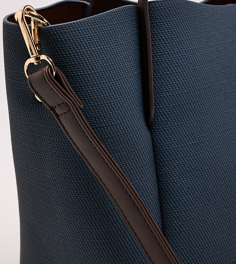 Textured Zippered Tote Bag