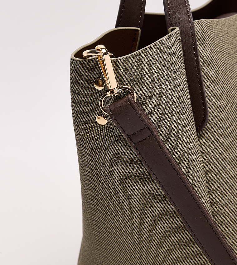 Textured Zippered Tote Bag