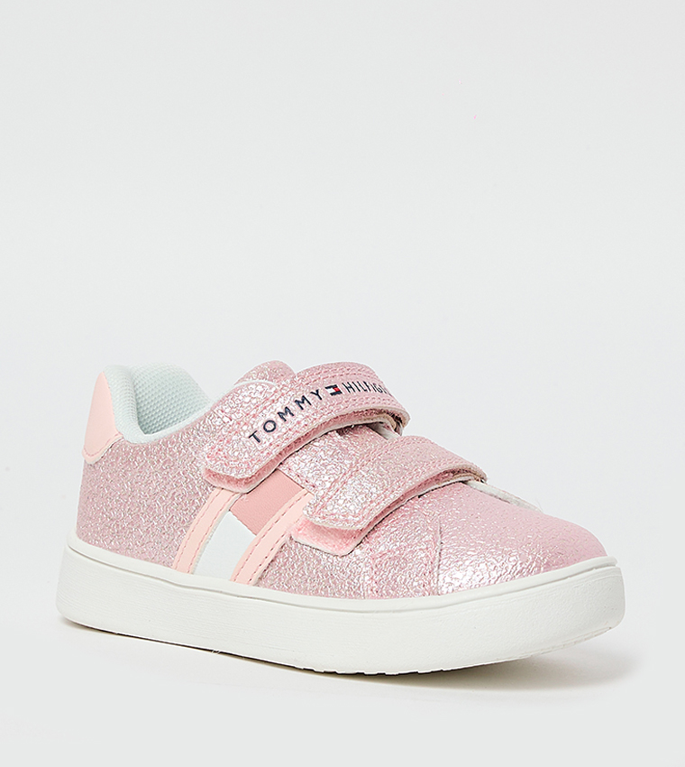 حذاء رياضي بشريط فليكرو بطبعة شعار